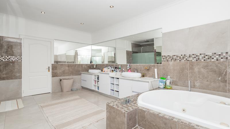 10 Bedroom Property for Sale in Constantia Western Cape